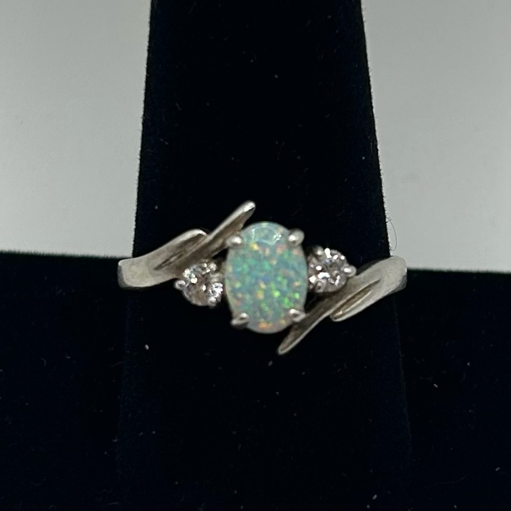 VTG Elegant Sterling Silver 'Colorful' Opal Ring w/ diamond stone accents SZ 10